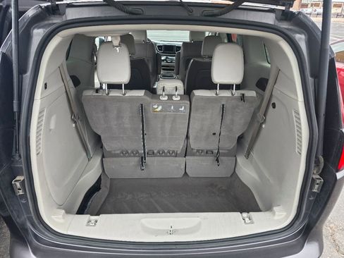 Used 2021 Chrysler Voyager Lxi FWD image 31