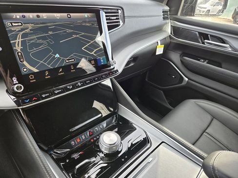 New 2026 Jeep Grand Wagoneer Limited AWD/4WD image 9