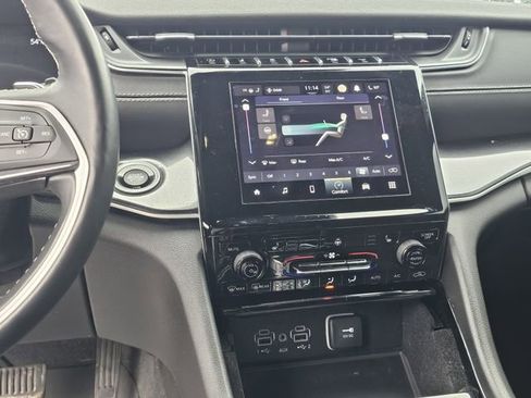 Used 2022 Jeep Grand Cherokee L Laredo image 10