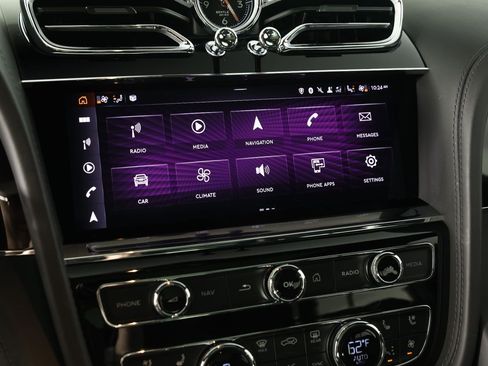 Used 2023 Bentley Bentayga image 22