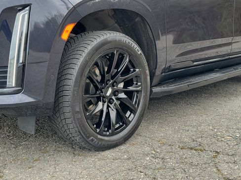 Used 2023 Cadillac Escalade ESV Sport Platinum w/ LPO, ONYX Package AWD/4WD image 12