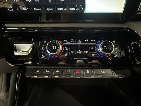 Used 2025 GMC Sierra 1500 AT4 AWD/4WD image 31
