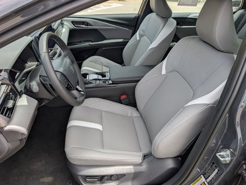 Used 2026 Toyota Camry SE w/ Convenience Package image 2