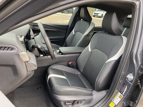 Used 2025 Toyota Camry SE image 17