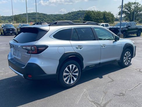 Used 2025 Subaru Outback Limited AWD/4WD image 5