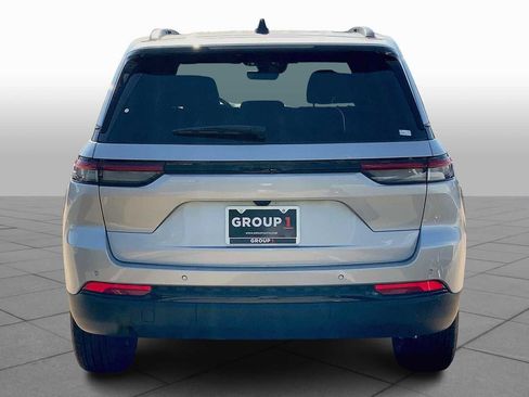 New 2025 Jeep Grand Cherokee Altitude image 4