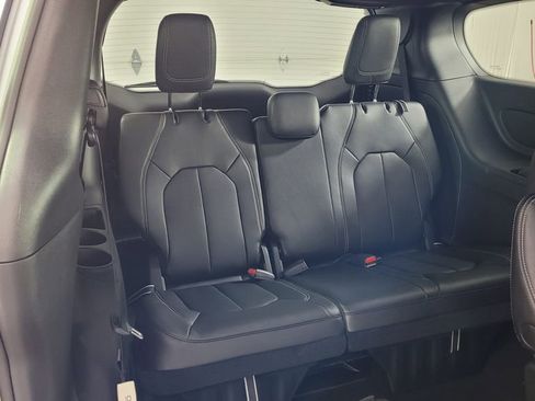 New 2026 Chrysler Pacifica Select image 36
