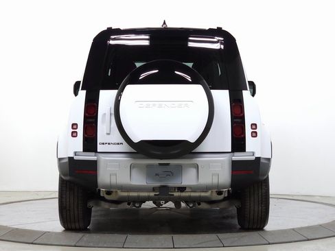 Used 2025 Land Rover Defender 110 S image 5