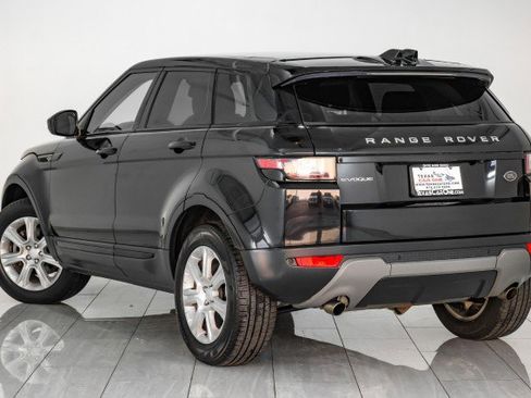 Used 2017 Land Rover Range Rover Evoque SE Premium image 8