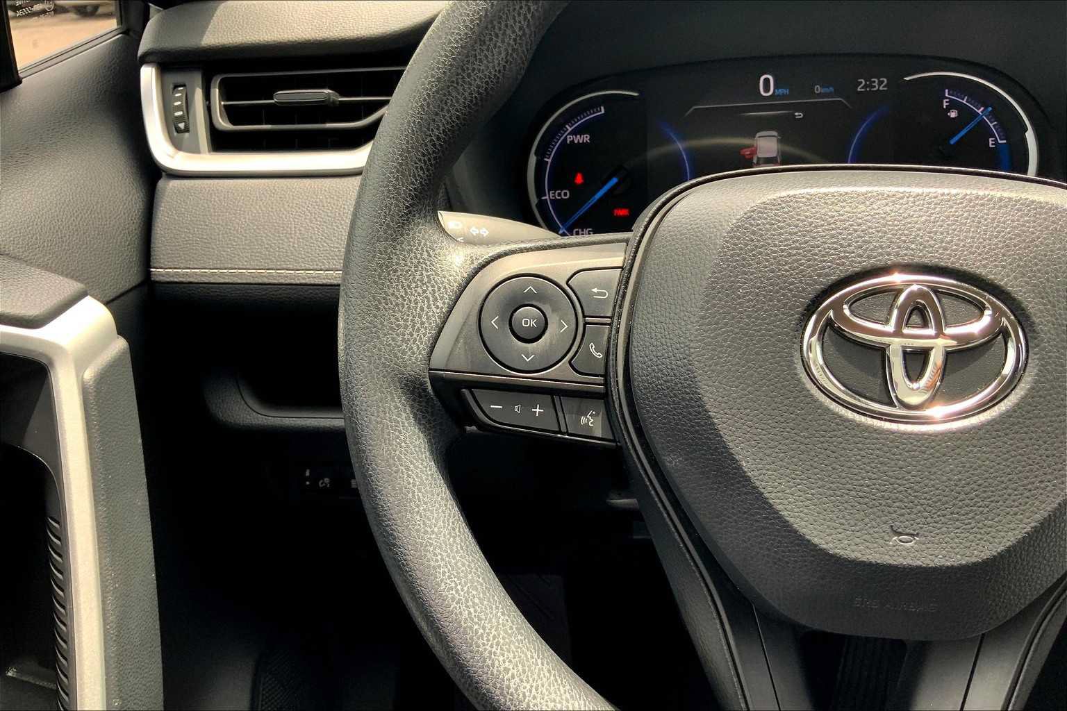 Used 2025 Toyota RAV4 LE AWD/4WD image 23