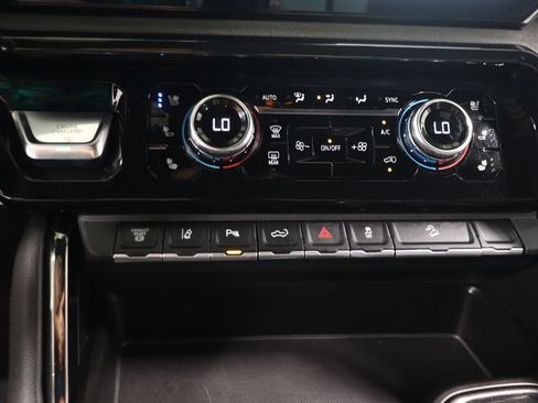 Used 2024 GMC Sierra 2500 AT4 w/ AT4 Premium Plus Package AWD/4WD image 11