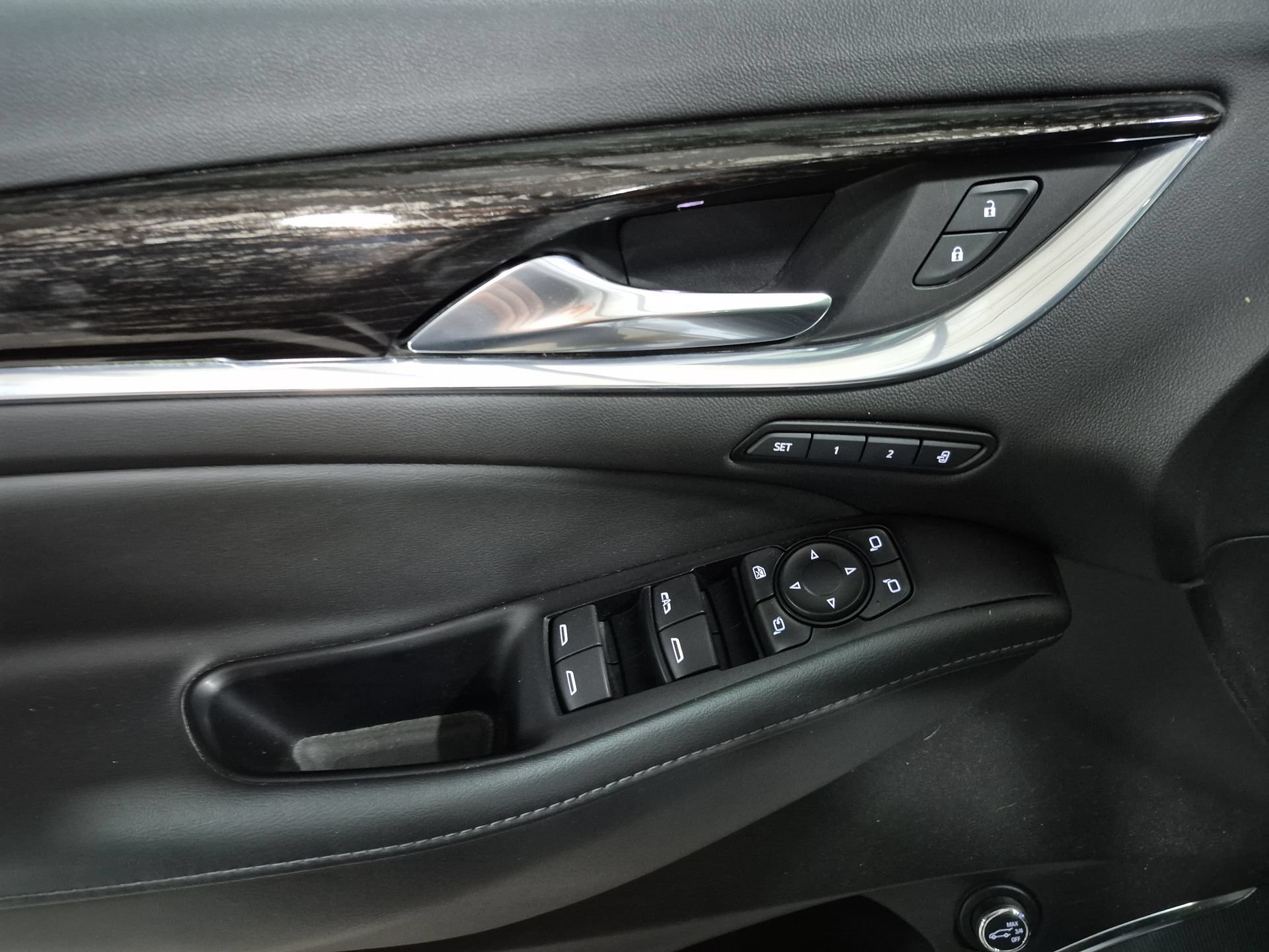 Used 2020 Buick Enclave Avenir w/ Avenir Technology Package AWD/4WD image 25