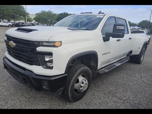 Used 2024 Chevrolet Silverado 3500 W/T AWD/4WD image 2