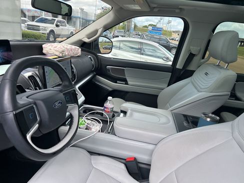 Used 2025 Ford Expedition Platinum w/ Platinum Ultimate Package image 22