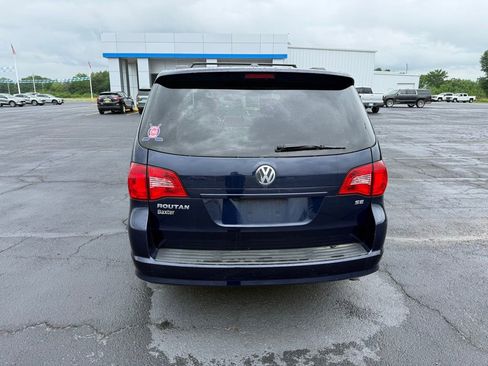 Used 2013 Volkswagen Routan SE FWD image 3