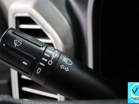 Used 2018 Ford F150 Platinum w/ Equipment Group 701A Luxury image 19