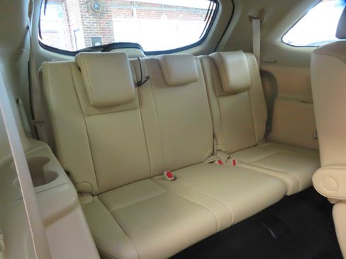 Used 2019 Toyota Highlander SE image 27