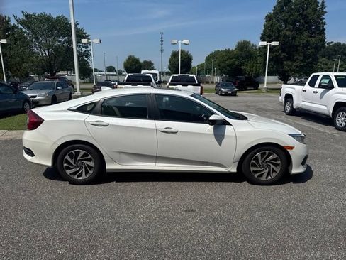 Used 2018 Honda Civic EX image 3
