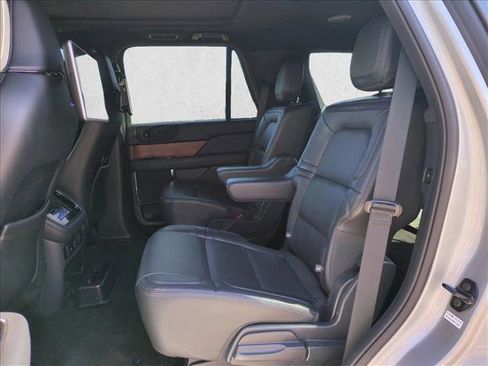Used 2024 Lincoln Navigator Reserve image 22