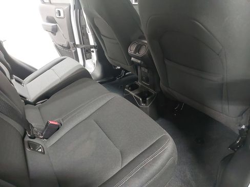 Used 2022 Jeep Gladiator Sport image 11