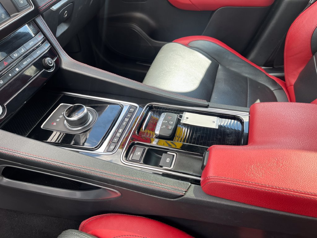 Used 2018 Jaguar F-PACE S AWD/4WD image 12