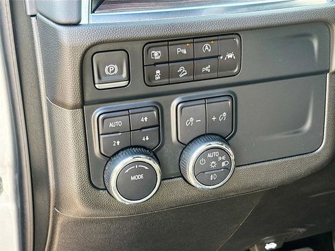 Used 2025 Chevrolet Suburban Z71 AWD/4WD image 10