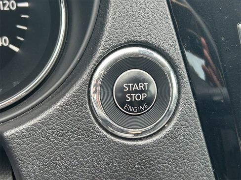 Used 2020 Nissan Rogue Sport SV image 28