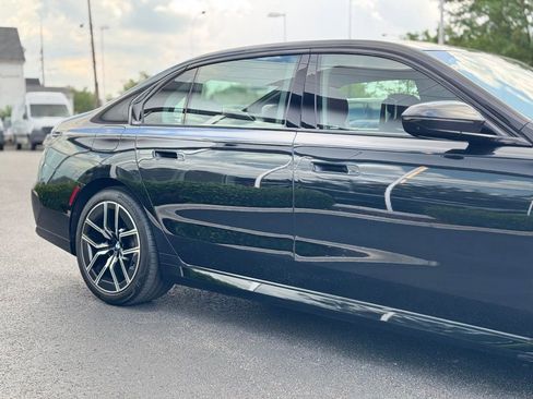 Used 2024 BMW 760i xDrive w/ Premium Package 2 image 20