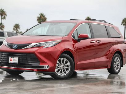 Certified 2022 Toyota Sienna XLE w/ XLE Plus Package