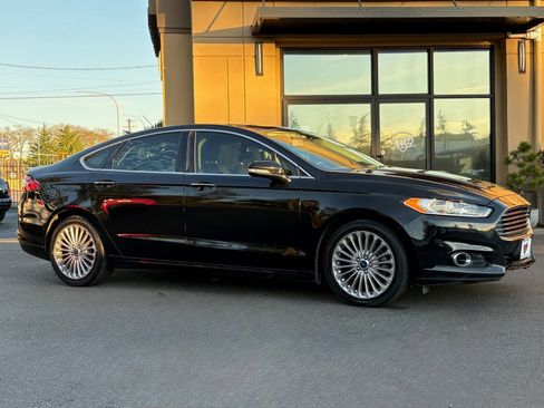 Used 2016 Ford Fusion Titanium image 2