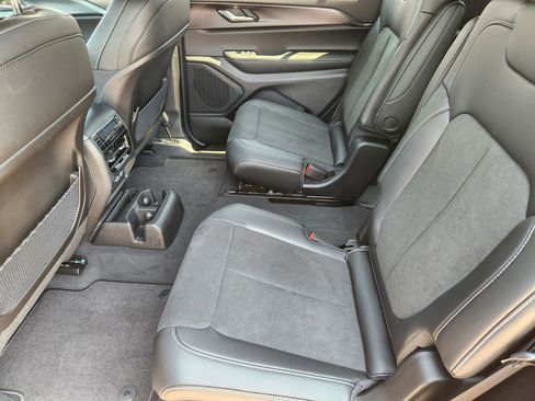 New 2025 Jeep Grand Cherokee L Altitude image 19