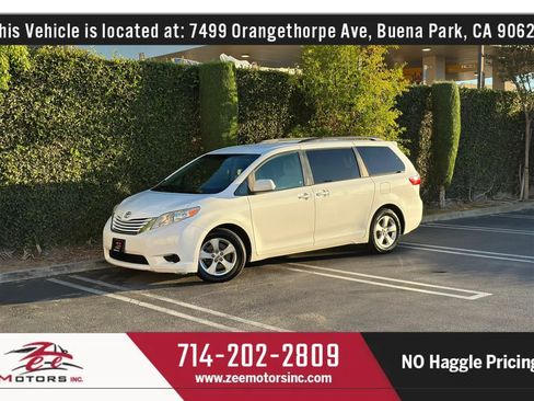 Used 2017 Toyota Sienna LE FWD image 14