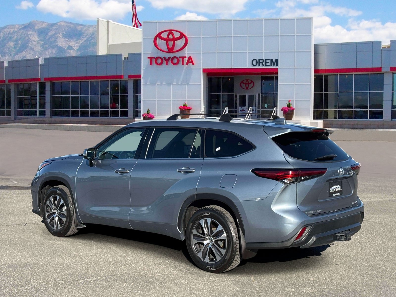 Used 2022 Toyota Highlander XLE AWD/4WD image 6