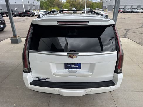 Used 2019 Cadillac Escalade Luxury AWD/4WD image 7