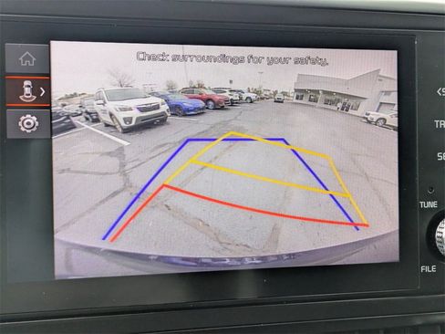 Used 2024 Kia Carnival LX image 23