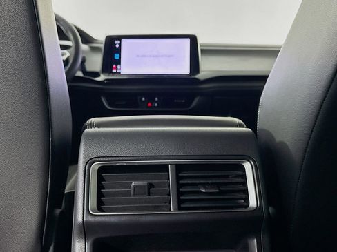 Used 2024 Volkswagen Atlas Cross Sport SE image 31