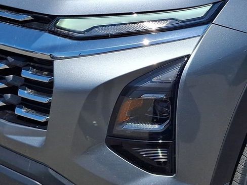 Used 2025 Chevrolet Equinox LT FWD image 30