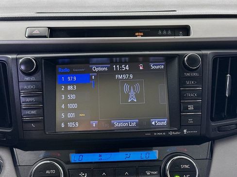 Used 2018 Toyota RAV4 XLE FWD image 18