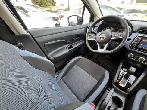 Used 2025 Nissan Versa SV image 34