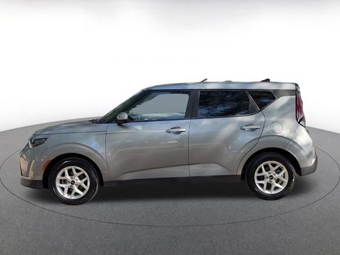 Used 2025 Kia Soul LX w/ LX Technology Package FWD image 7