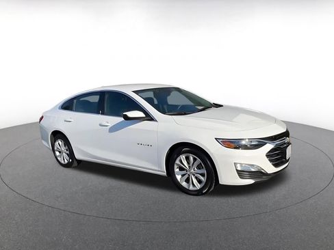 Used 2024 Chevrolet Malibu LT image 2