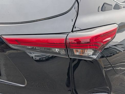 Used 2023 Toyota Highlander XLE image 17