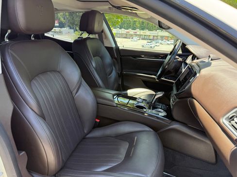 Used 2021 Maserati Ghibli S RWD image 38