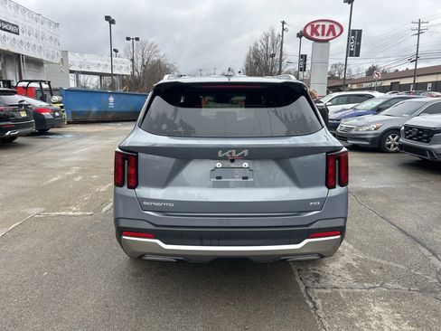 Certified 2025 Kia Sorento S image 5