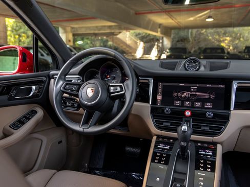 Certified 2026 Porsche Macan AWD/4WD image 40