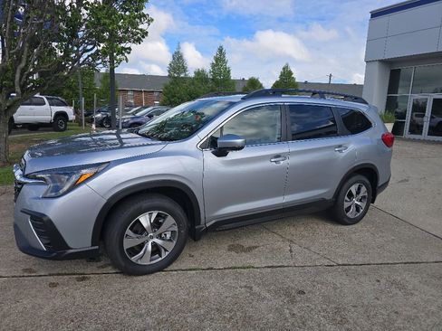 Used 2025 Subaru Ascent Premium AWD/4WD image 11