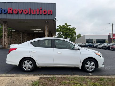 Used 2016 Nissan Versa SV FWD image 8
