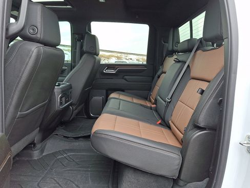 Used 2024 Chevrolet Silverado 2500 High Country w/ High Country Premium Package image 10