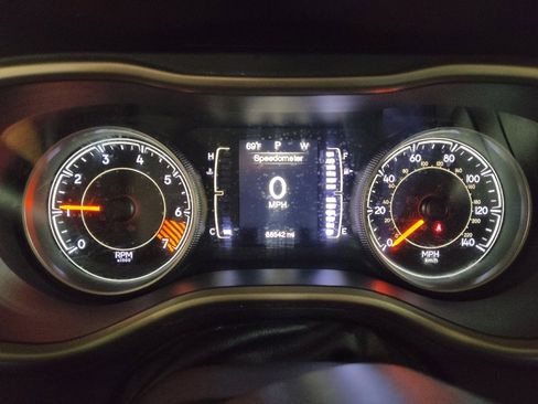 Used 2014 Jeep Cherokee Sport image 23