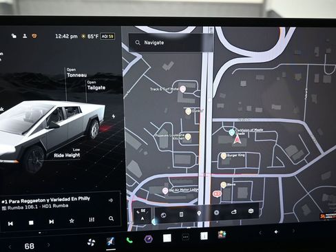 Used 2024 Tesla Cybertruck AWD Crew Cab image 11
